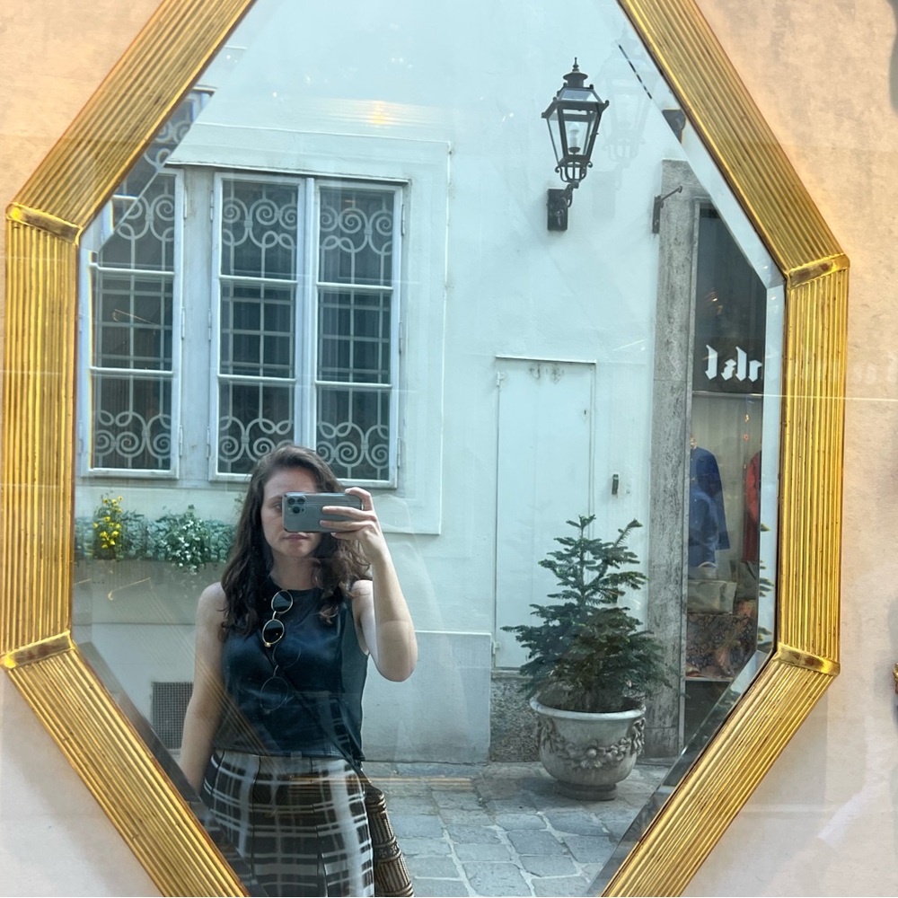 Meet your Posher, Em